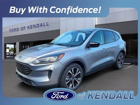 Used 2022 Ford Escape SE w/ SE Sport Appearance Package FWD image 1