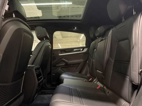 Certified 2026 Porsche Cayenne E-Hybrid Coupe AWD/4WD image 32