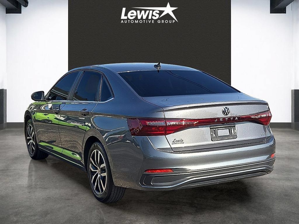 Used 2025 Volkswagen Jetta SE FWD image 3
