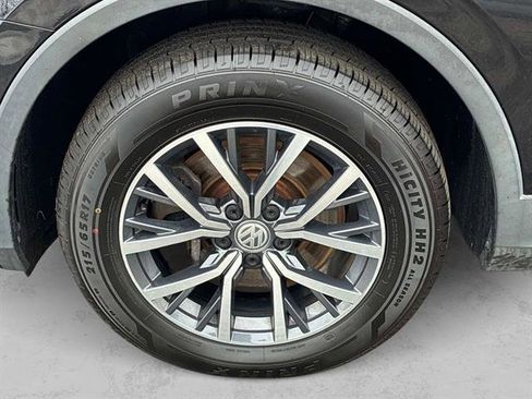 Used 2020 Volkswagen Tiguan SE w/ Panoramic Sunroof Package image 18