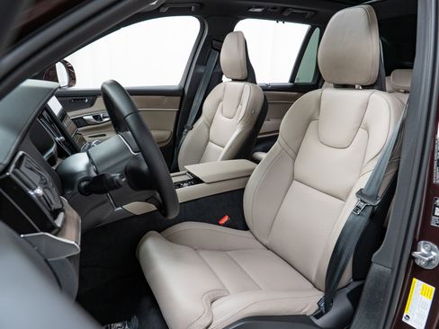 New 2026 Volvo XC90 B6 Ultra w/ Protection Package image 13