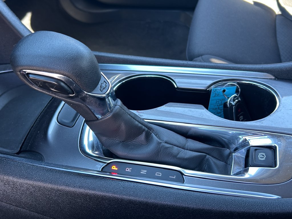 Used 2022 Chevrolet Malibu LT FWD image 17
