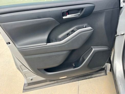 Certified 2024 Toyota Highlander XLE FWD image 10