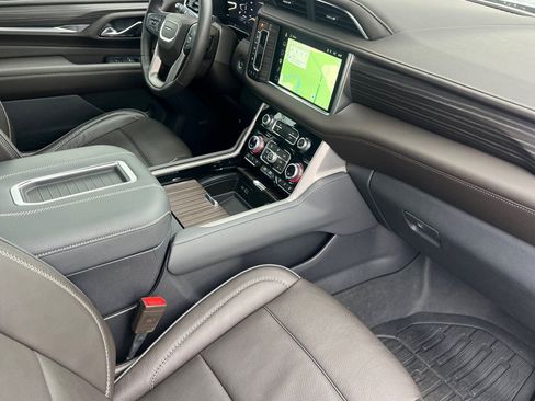Used 2024 GMC Yukon Denali w/ Advanced Technology Package AWD/4WD image 19
