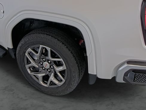 Used 2024 GMC Sierra 1500 SLT w/ SLT Premium Plus Package AWD/4WD image 9