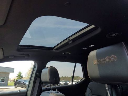 Used 2023 Chevrolet Traverse High Country w/ LPO, Floor Liner Package AWD/4WD image 8