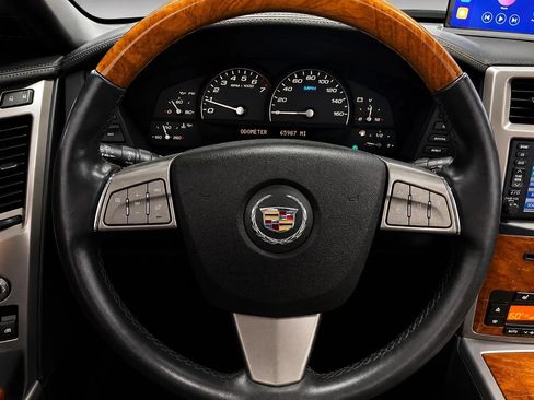 Used 2009 Cadillac XLR RWD image 34