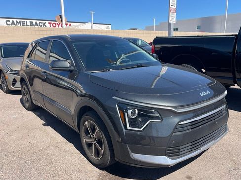 Used 2023 Kia Niro LX image 1