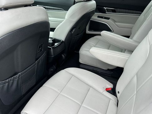 Used 2023 Kia Telluride EX w/ EX Captain's Chair Package image 12