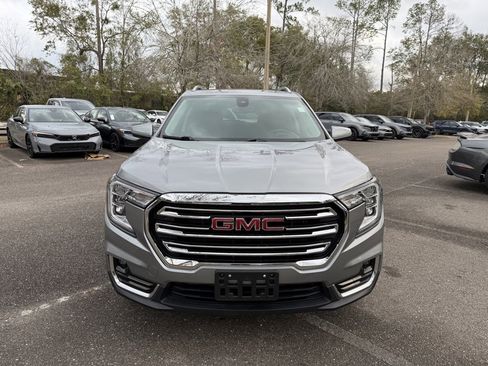 Used 2024 GMC Terrain SLT image 2