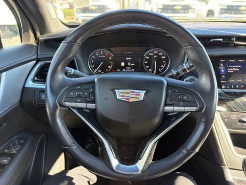Used 2024 Cadillac XT6 Premium Luxury image 32