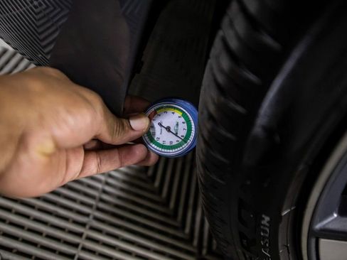 Used 2025 BMW i4 eDrive40 w/ Premium Package image 41