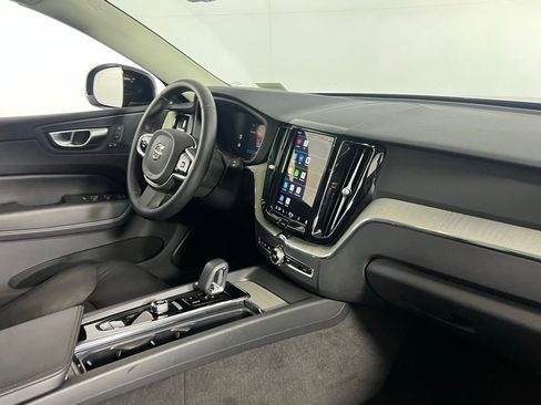 Used 2025 Volvo XC60 B5 Plus image 31