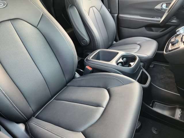 New 2026 Chrysler Pacifica Select w/ S Appearance Package FWD image 9