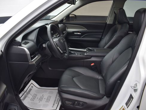 Used 2025 Toyota Grand Highlander AWD Hybrid image 16