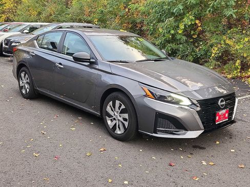 Certified 2025 Nissan Altima 2.5 S image 3