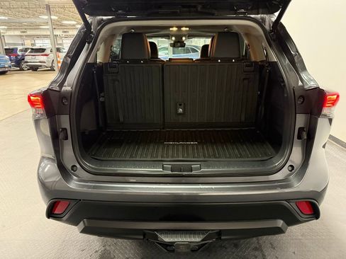 Used 2024 Toyota Highlander XLE image 23
