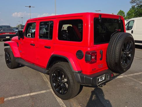 Used 2025 Jeep Wrangler Unlimited Sahara AWD/4WD image 10