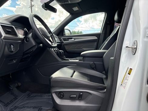 Used 2022 Volkswagen Atlas Cross Sport SE image 12