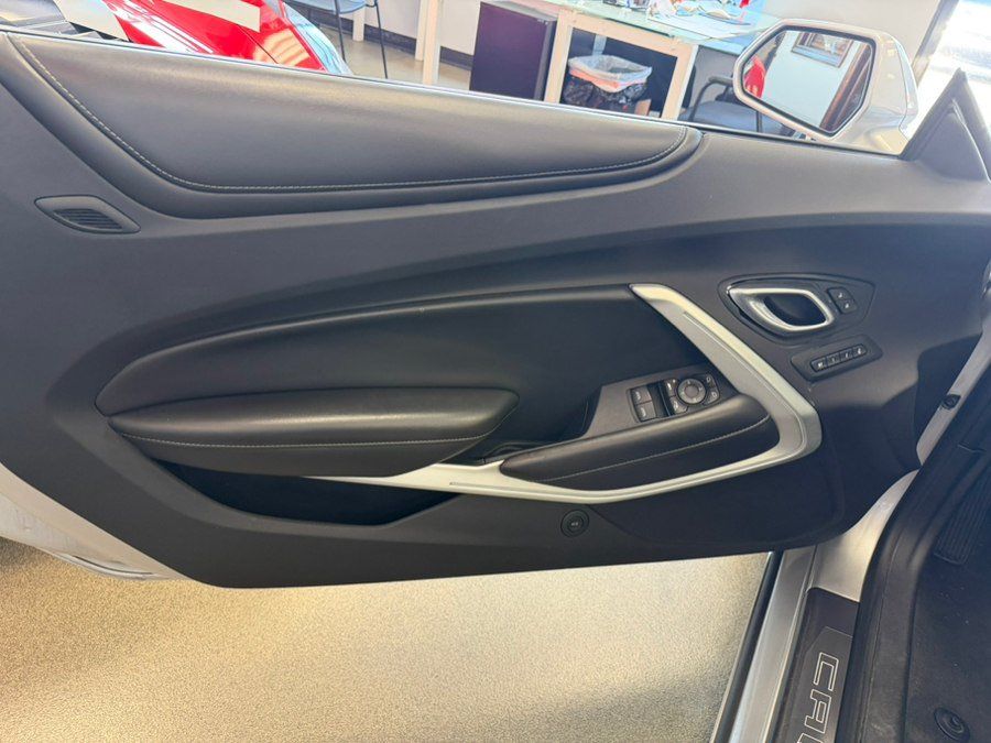 Used 2018 Chevrolet Camaro SS RWD image 22