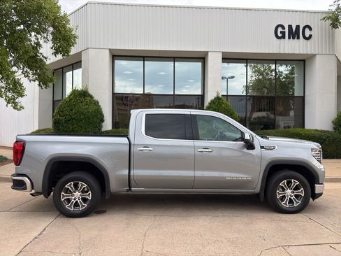 Used 2025 GMC Sierra 1500 SLT RWD image 9
