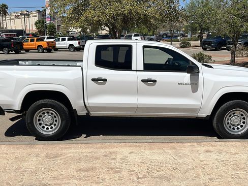 Used 2024 Chevrolet Colorado W/T image 9