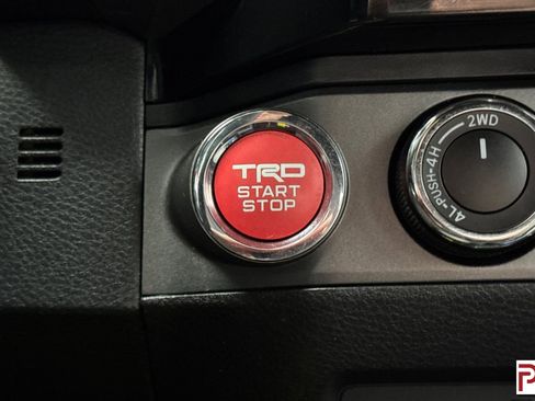 Used 2018 Toyota Tacoma TRD Sport w/ Technology Package image 25