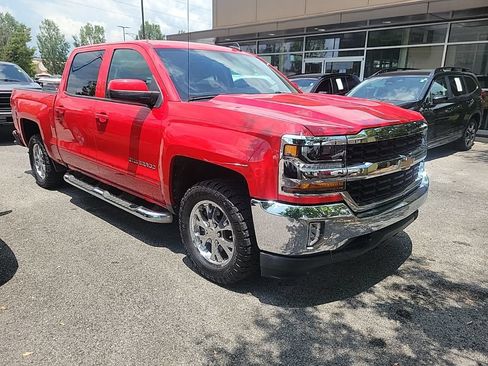 Used 2017 Chevrolet Silverado 1500 LT w/ All Star Edition AWD/4WD image 2
