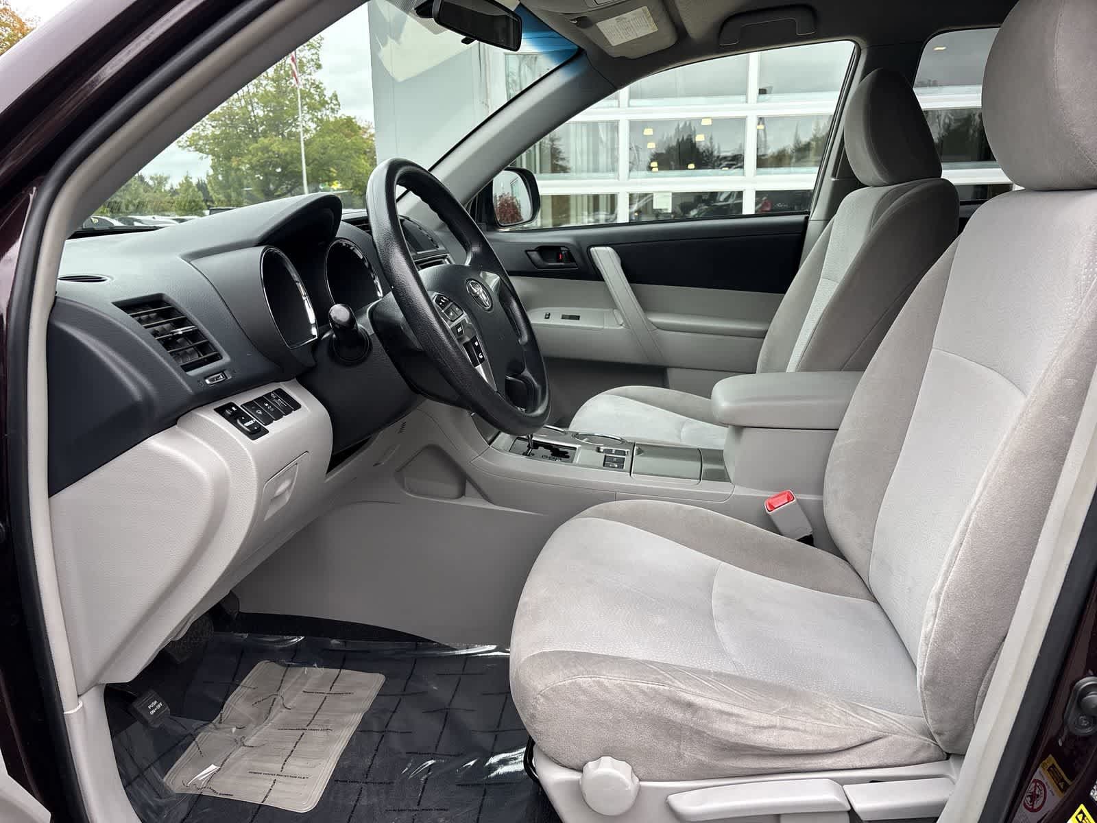 Used 2013 Toyota Highlander 4WD w/ Cold Weather Pkg image 10