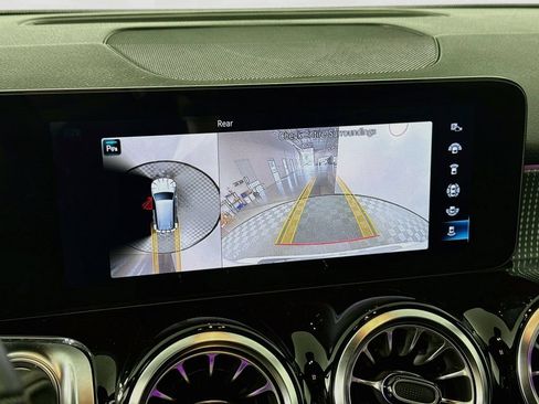 Used 2022 Mercedes-Benz GLB 250 4MATIC image 15