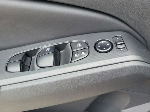 Used 2025 Nissan Altima 2.5 SV FWD image 21