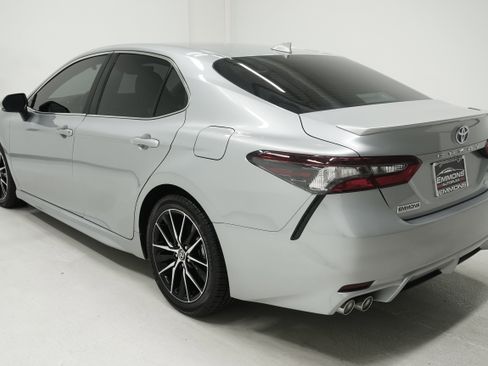 Used 2024 Toyota Camry SE FWD image 6