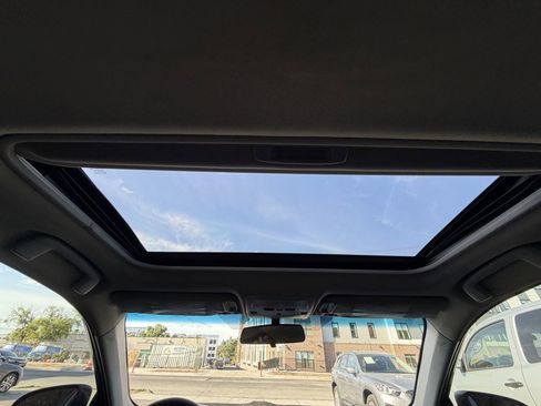 Used 2014 Toyota Camry SE w/ Moonroof Package FWD image 21