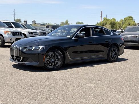 Used 2025 BMW i4 eDrive40 w/ Premium Package RWD image 2