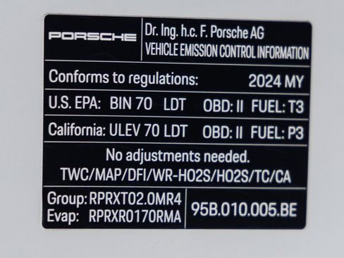 Certified 2024 Porsche Macan Base image 37