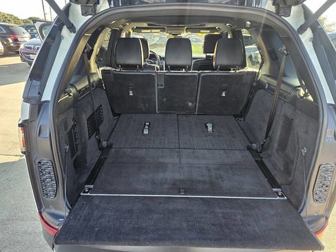Used 2019 Land Rover Discovery HSE image 14