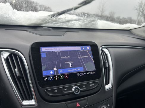 Used 2022 Chevrolet Malibu Premier image 9