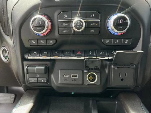 Used 2020 GMC Sierra 1500 Denali w/ Denali Ultimate Package AWD/4WD image 8