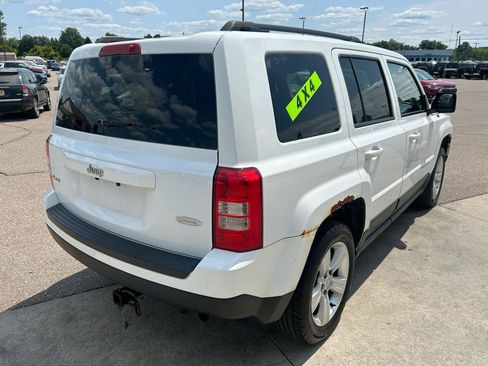 Used 2016 Jeep Patriot Latitude AWD/4WD image 5