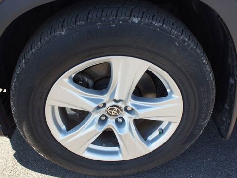 Used 2023 Toyota Highlander LE image 25