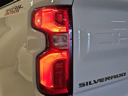 Used 2021 Chevrolet Silverado 1500 LT Trail Boss w/ Convenience Package II image 33