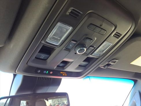 Used 2023 GMC Yukon SLT w/ SLT Premium Package image 28