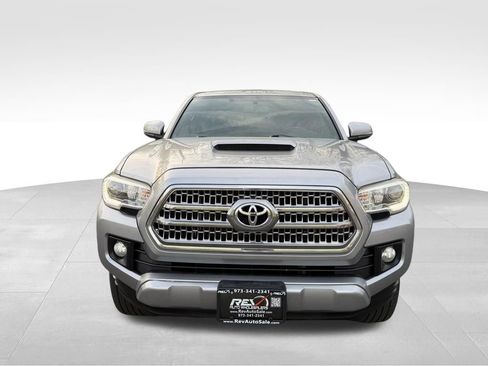 Used 2016 Toyota Tacoma TRD Sport w/ Exterior Package image 13