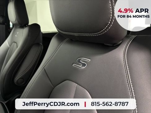 New 2026 Chrysler Pacifica Select w/ S Appearance Package FWD image 33