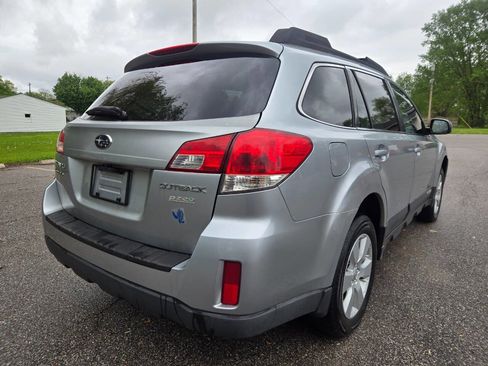 Used 2012 Subaru Outback 2.5i Premium w/ All-Weather Pkg AWD/4WD image 9