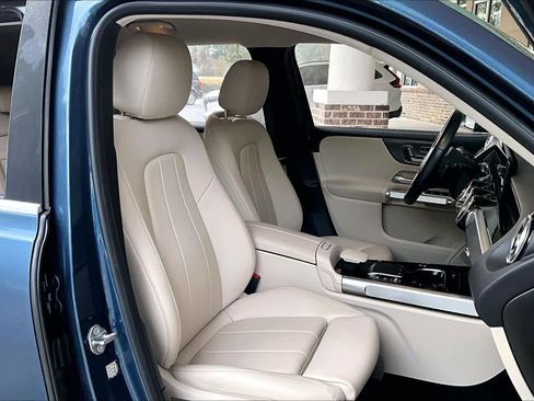 Used 2021 Mercedes-Benz GLB 250 4MATIC image 8