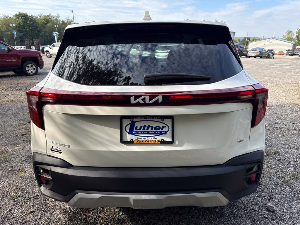 Used 2024 Kia Seltos LX AWD/4WD image 6