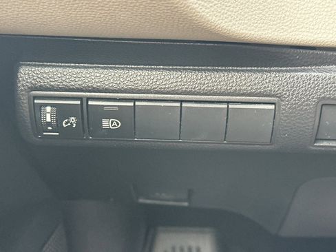 Used 2022 Toyota Corolla LE image 32