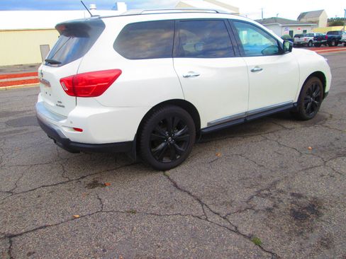 Used 2017 Nissan Pathfinder Platinum image 5