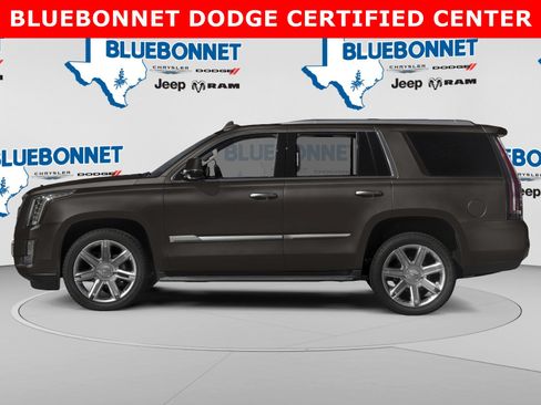 Used 2018 Cadillac Escalade Luxury RWD image 3
